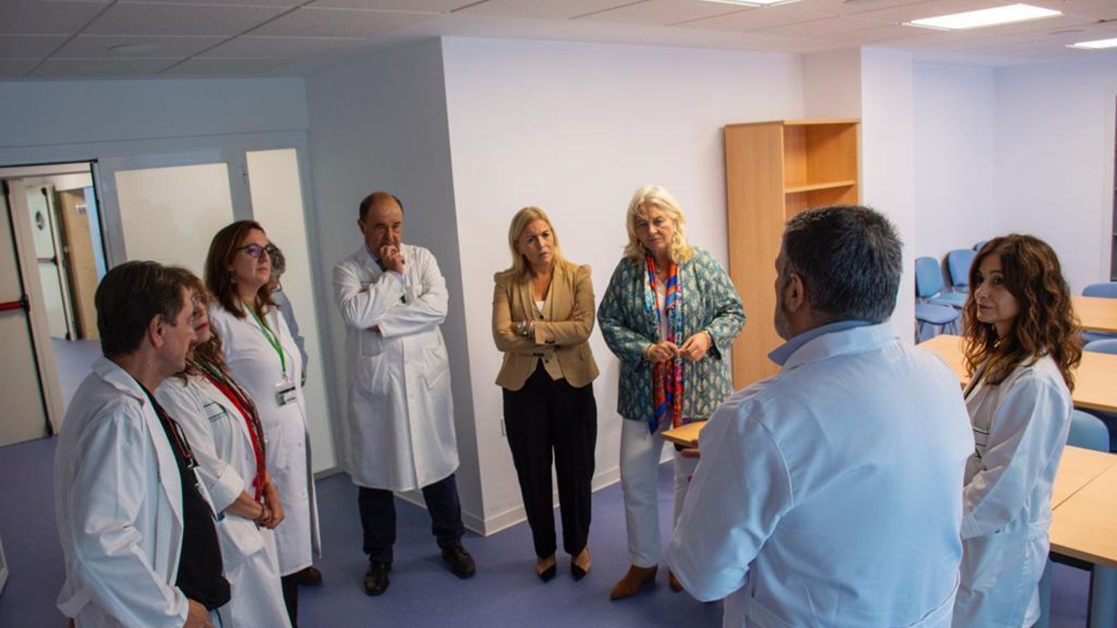 Visita de la delegada del Gobierno andaluz a la nueva unidad de neurorrehabilitación en el hospital de San Carlos.