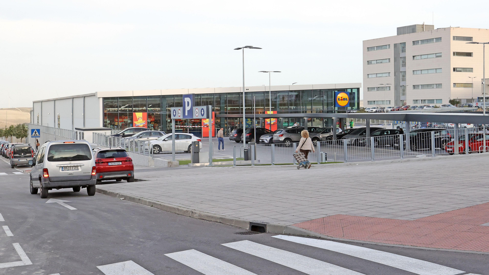 El nuevo supermercado de Lidl en la avenida Reina Sofía junto al Hospital, establecimiento que abrió sus puertas en el primer trimestre de este año. El nuevo supermercado de Lidl en la avenida Reina Sofía junto al Hospital, establecimiento que abrió sus puertas en el primer trimestre de este año.