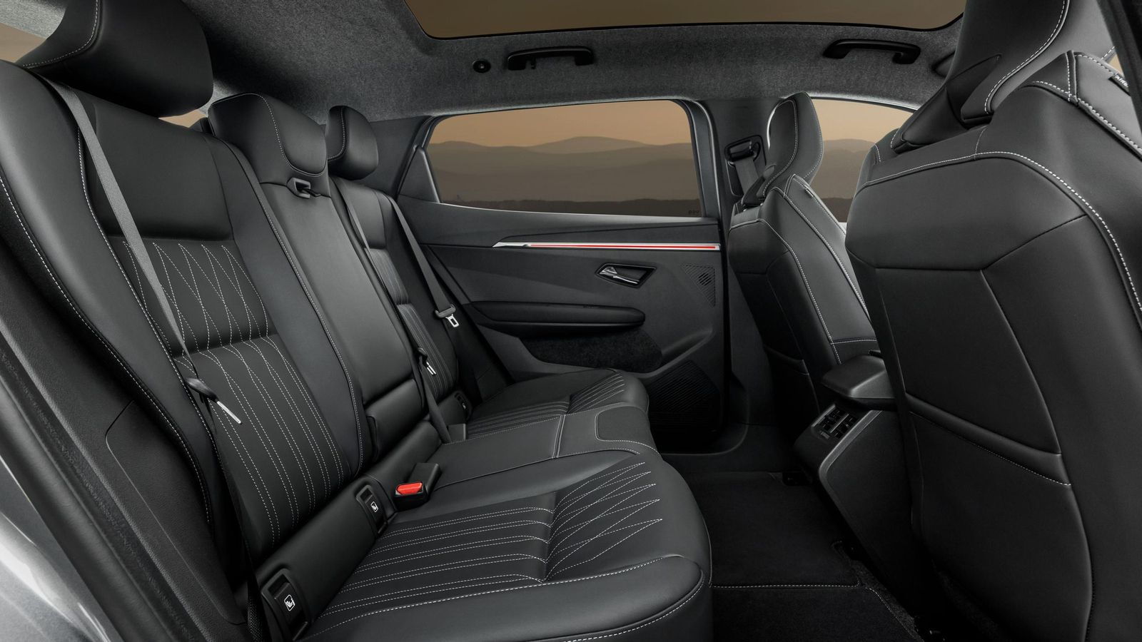 Aunque con asientos ligeramente distintos a los del Scenic E-Tech, el Eclipse Cross debe tener en común con éste una excelente espacio longitudinal que lo faculte como un buen familiar.