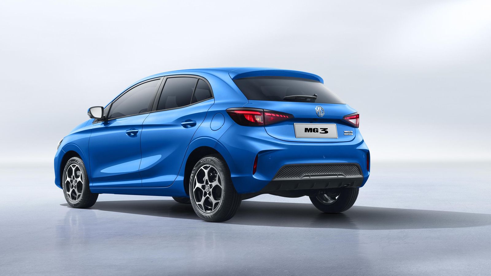 El MG3 tiene una carrocería más voluminosa que la de sus rivales: es ampliamente más largo y tan ancho o alto como los más grandes, los Clio y Colt.