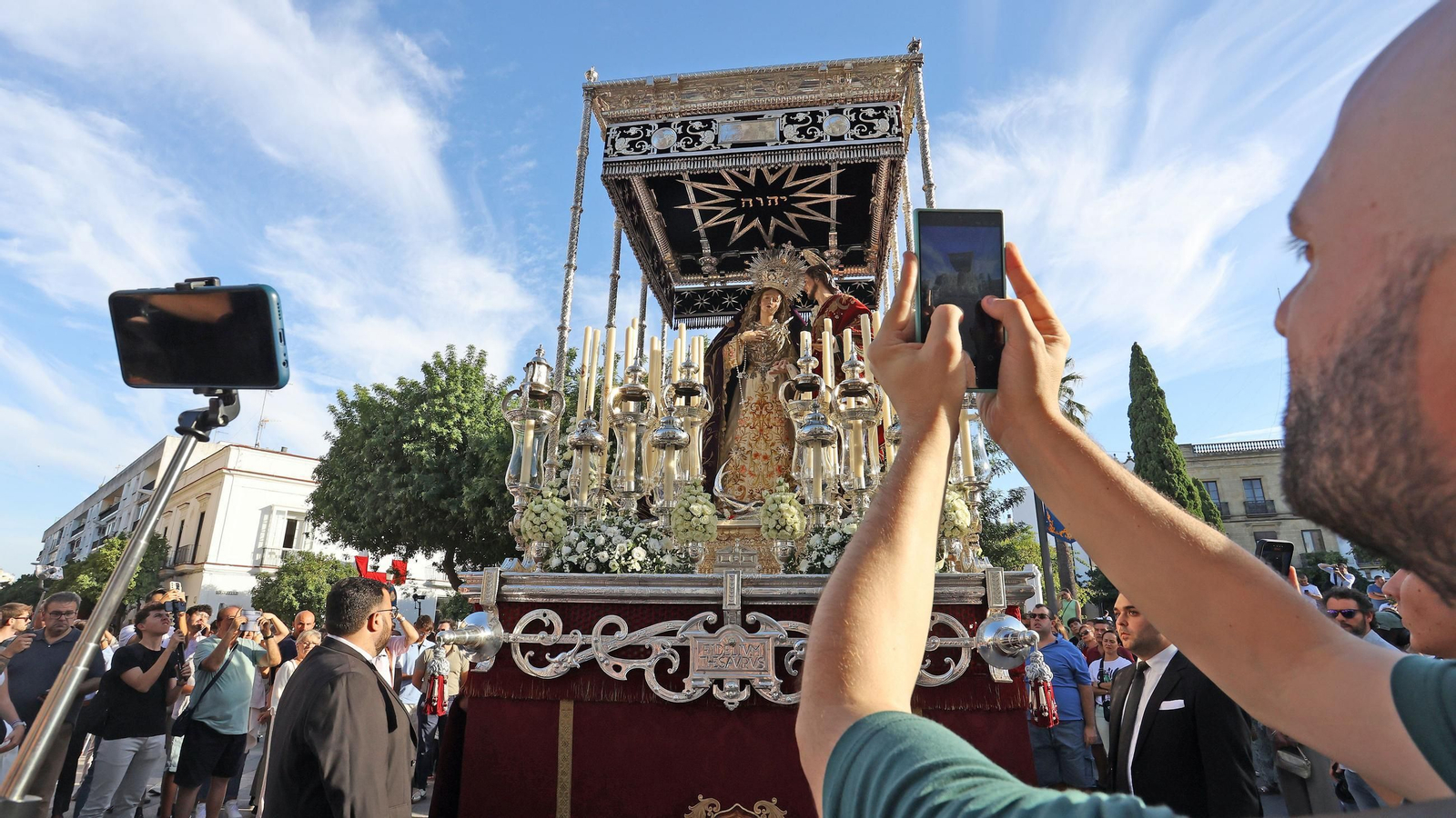 Imágenes de la procesión de María Santísima de la Trinidad por Jerez