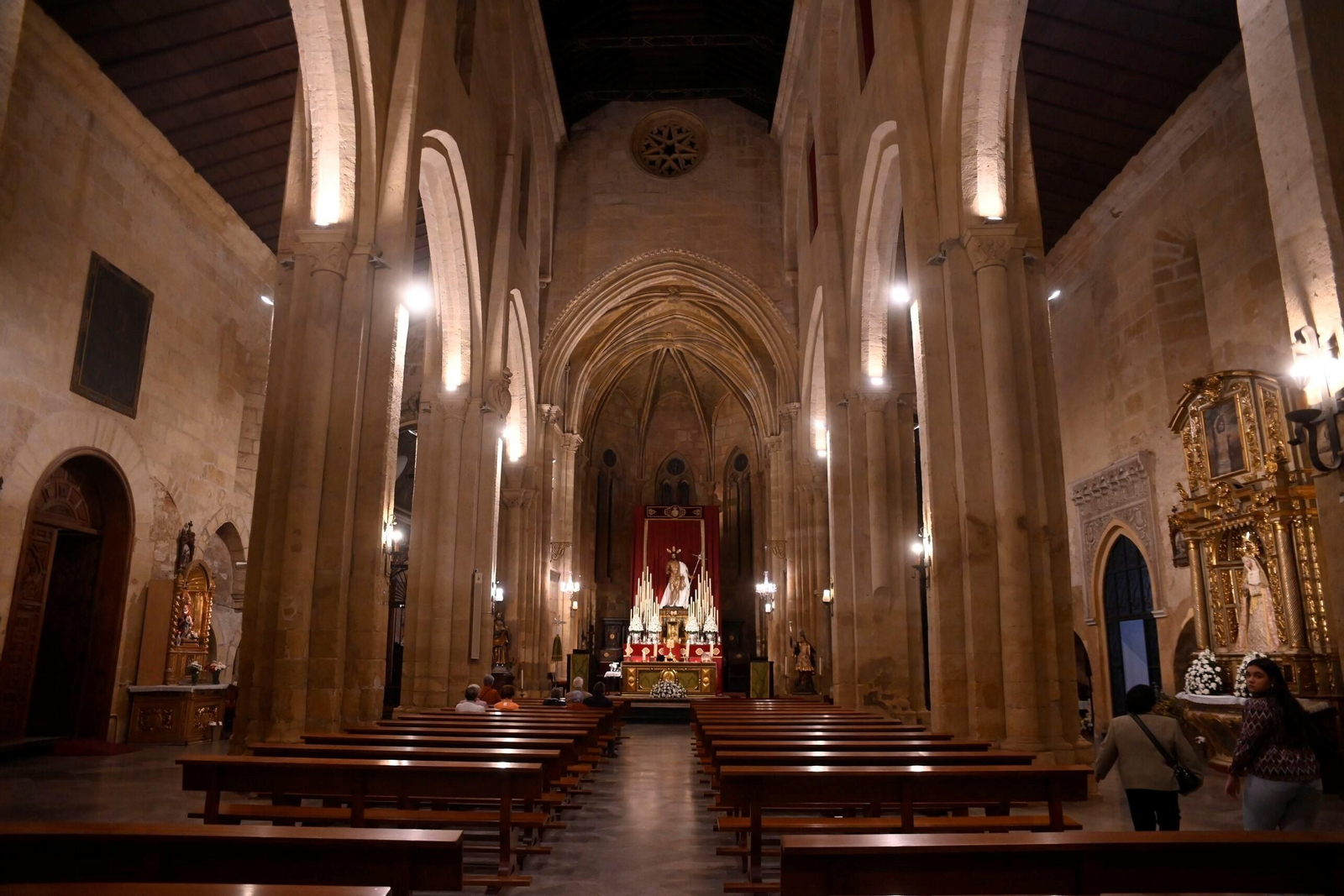 Las imágenes del Resucitado en una cita histórica en la iglesia de Santa Marina de Córdoba