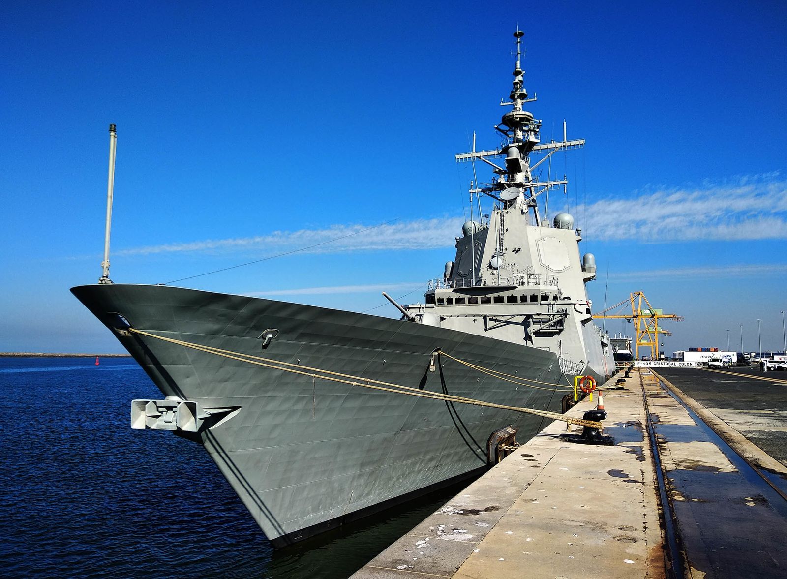 Imágenes de la Fragata Cristóbal Colón F-105