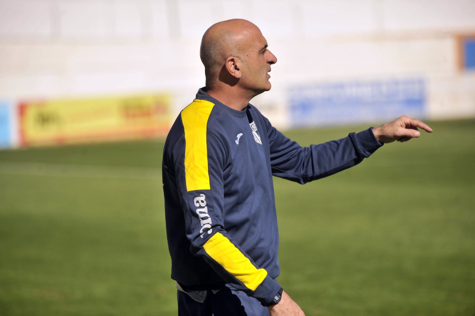 Javier Zafra es el entrenador del conjunto conileño.