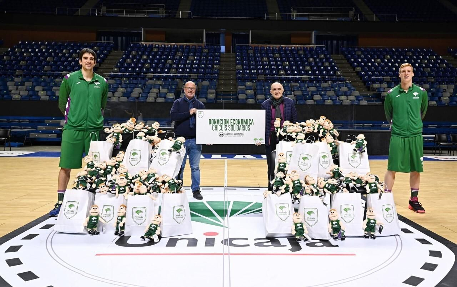 Carlos Suárez y Alberto Díaz, con los Chicuis solidarios. Carlos Suárez y Alberto Díaz, con los Chicuis solidarios.