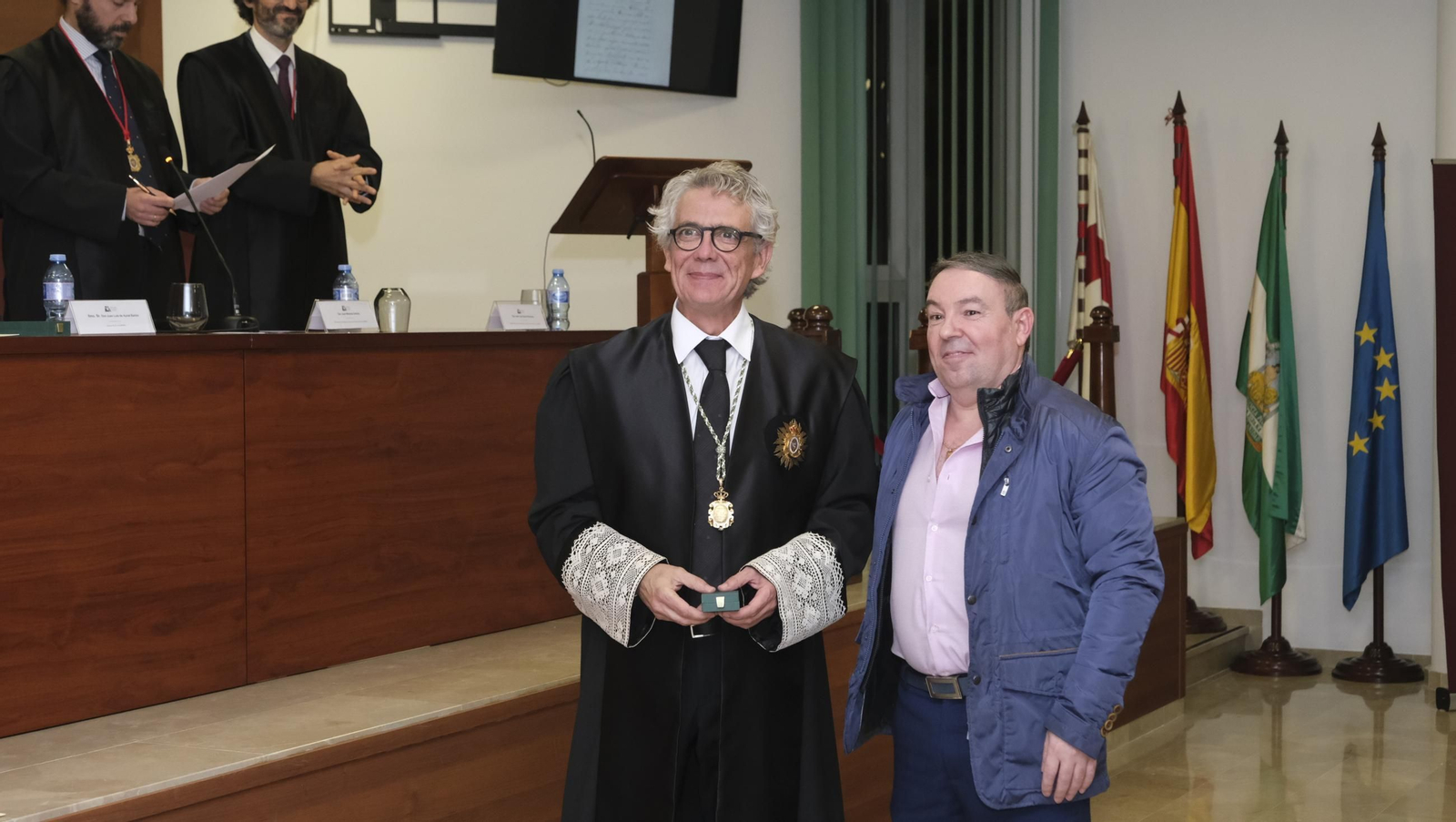 Entrega de insignias de 25 años de colegiado en el Colegio de Abogados de Almería, en imágenes