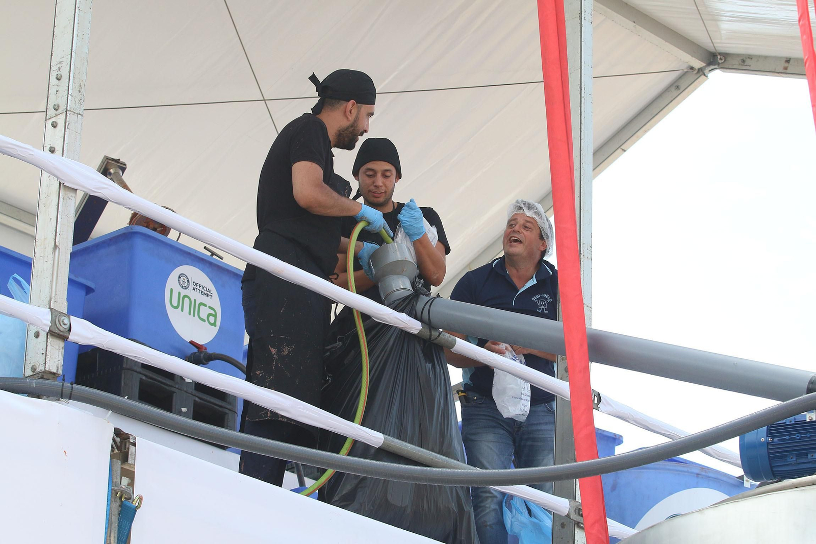 Fotogalería del récord Guinnes del gazpacho más grande del mundo