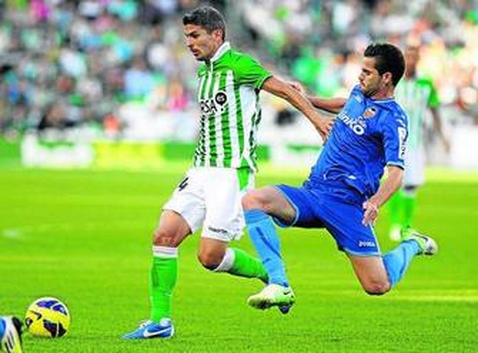 Salva Sevilla cuajó una actuación brillante y marcó el gol que dio los tres puntos a su equipo.