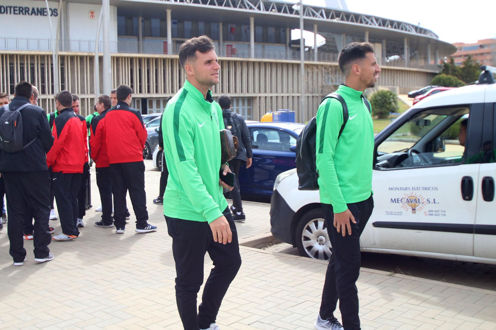 Fotogalería de la salida del Almería y el Almería Genuine hacia sus respectivos partidos.