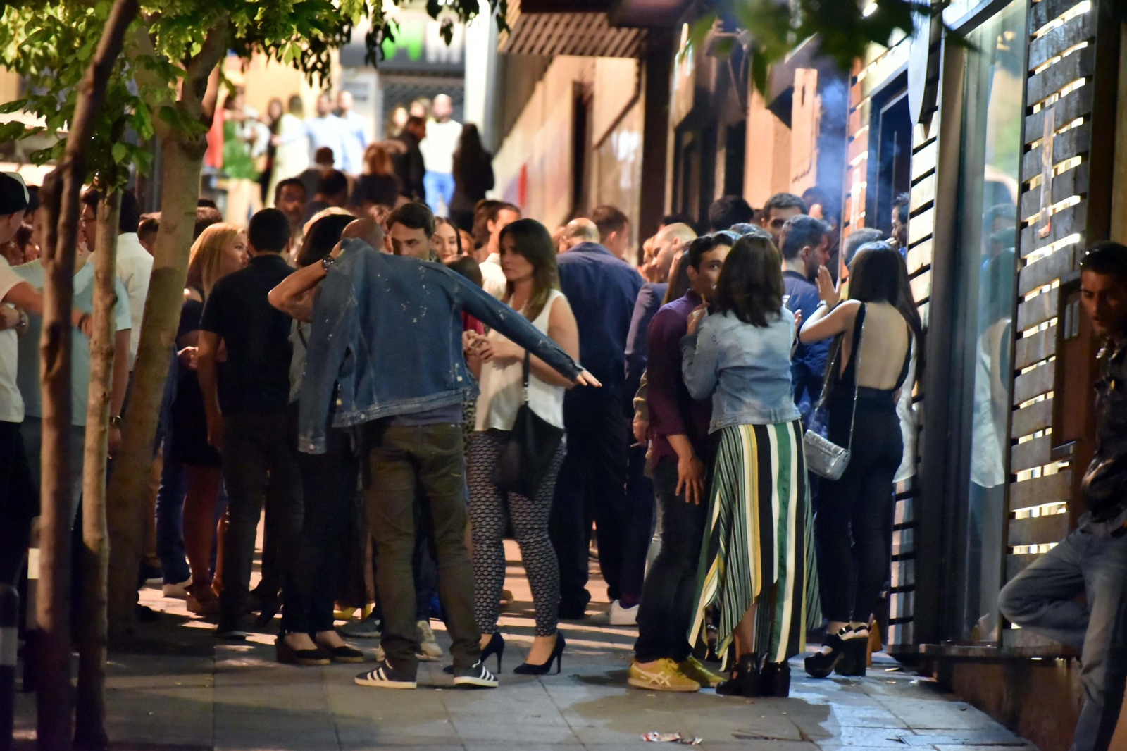 Ambiente en la calle Trafalgar de Algeciras.