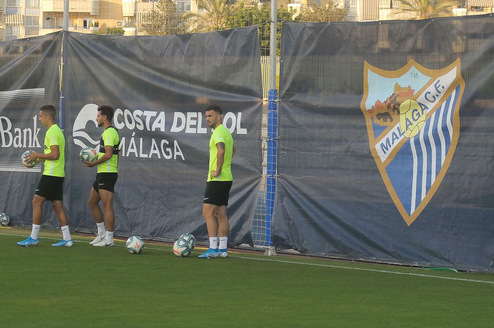 Las fotos del entrenamiento del Málaga CF tras la tormenta