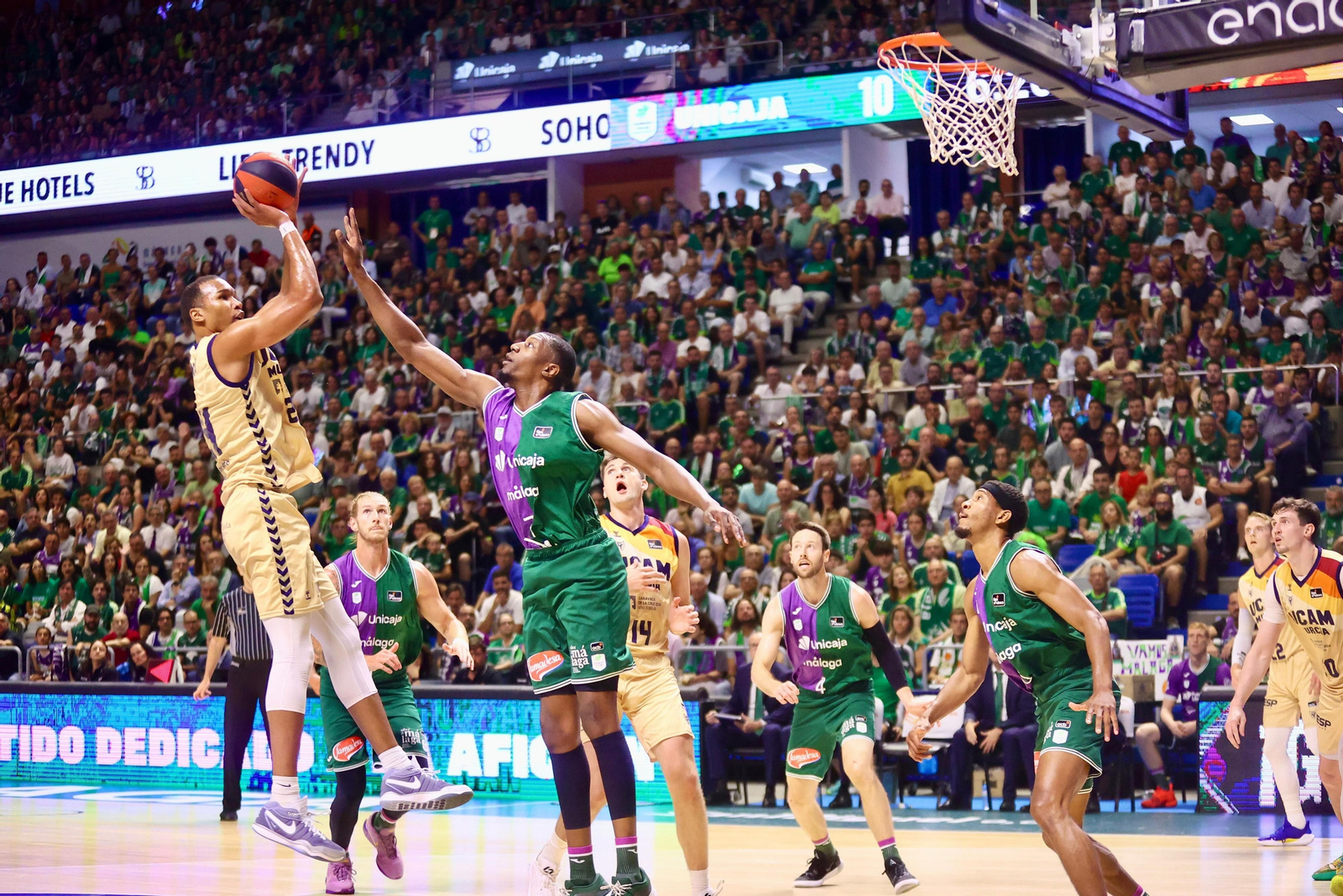 El quinto partido entre el Unicaja y el UCAM Murcia, en imágenes