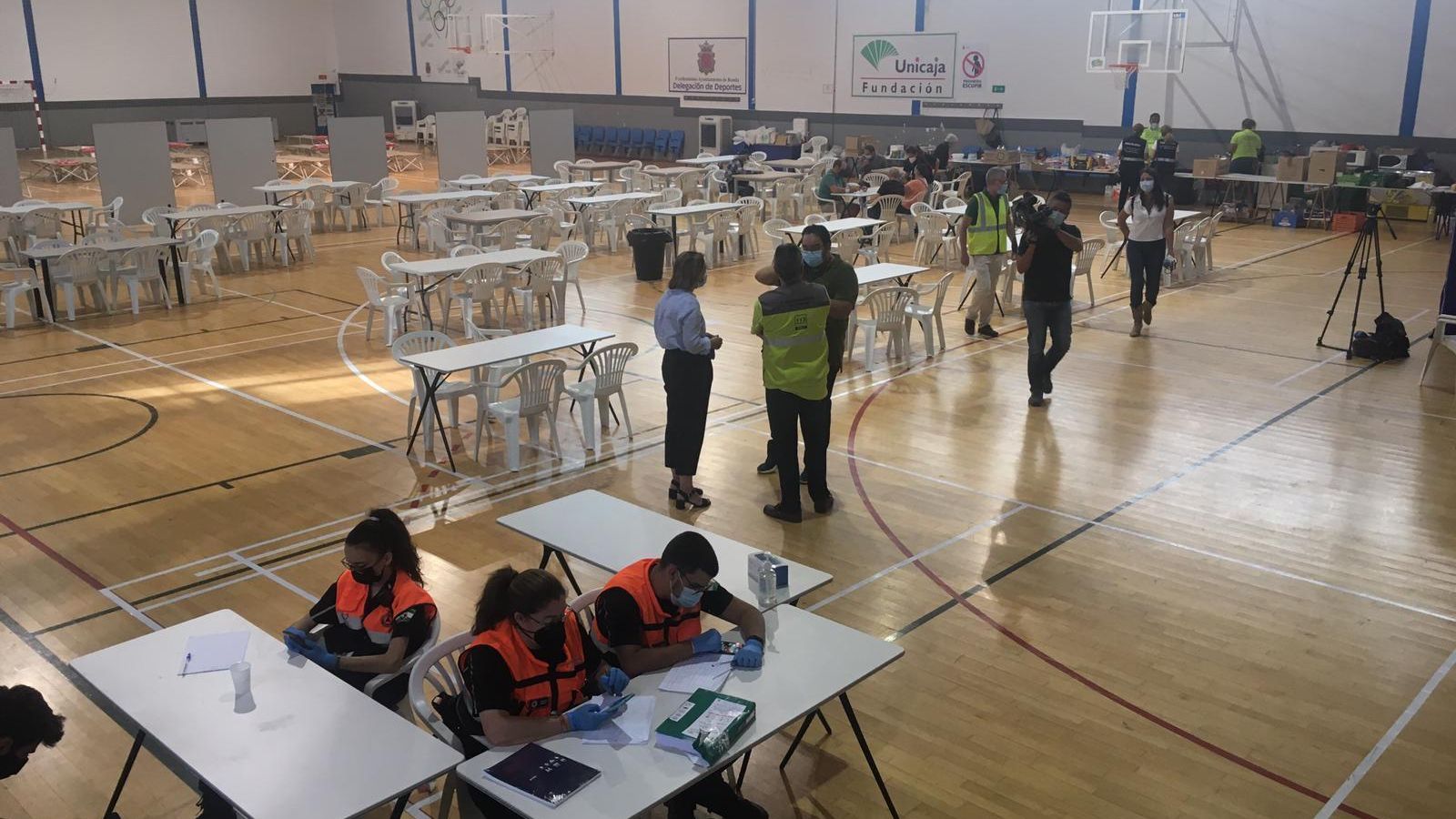 Desalojados en el Pabellón de Ronda Desalojados en el Pabellón de Ronda