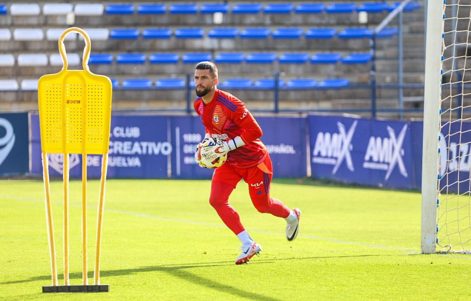 Imágenes del entrenamiento del Recreativo de Huelva en el estadio Nuevo Colombino