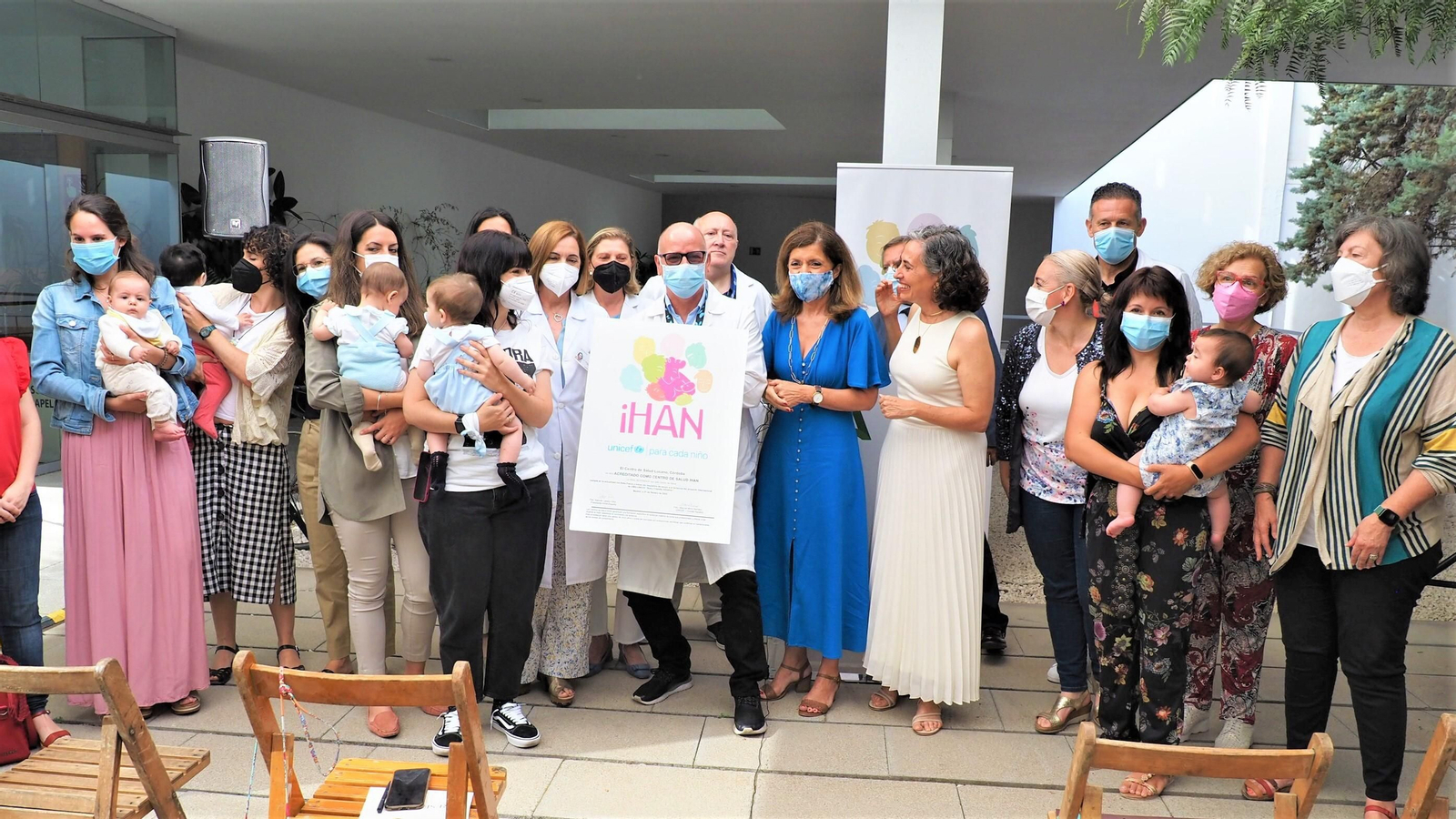 Entrega de la certificación en el centro de salud.