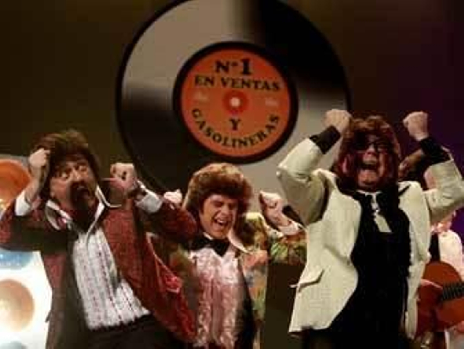 Divertida puesstae en escensa de la chirigota del Selu.  Foto: Lourdes de Vicente