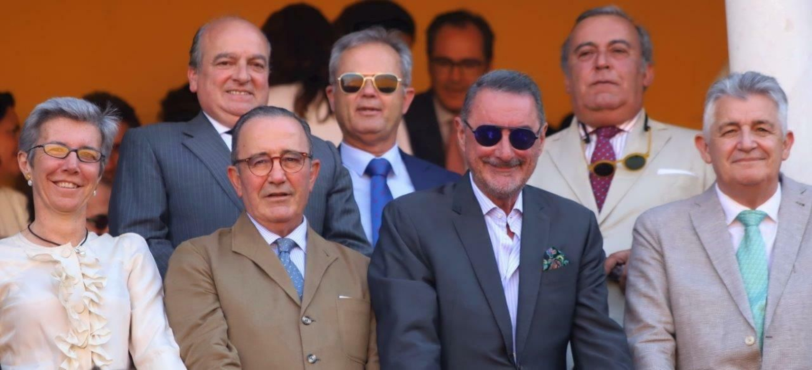Rocío Romero, Teniente General Juan Gómez de Salazar Minguez,Carlos Herrera y José Rodríguez y en segunda fila : Luis Miguel Martín Rubio, Alejandro Escamez y Ricardo Laguillo.