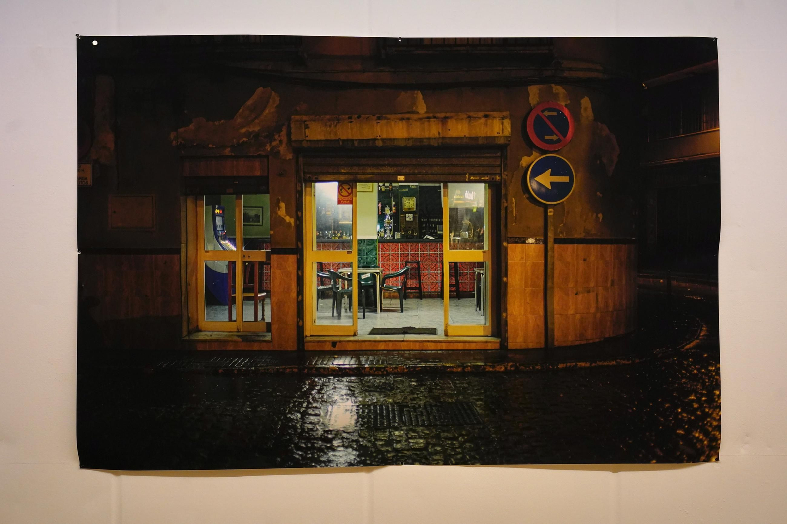 Fotos a Natalia Leiva con su exposición Miénteme, dime que me quieres