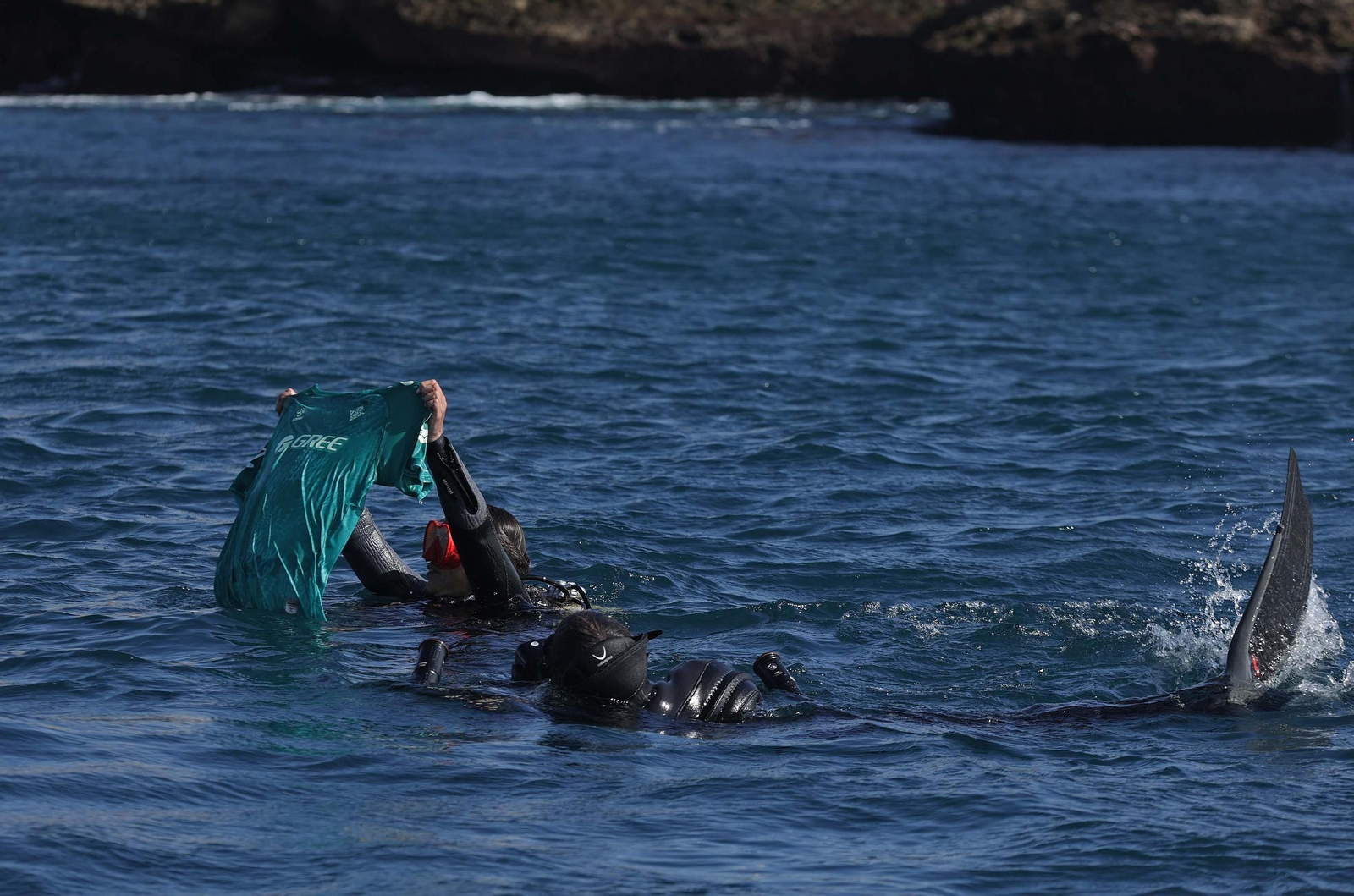 Fotos de la nueva camiseta ecológica del Real Betis fabricada con algas