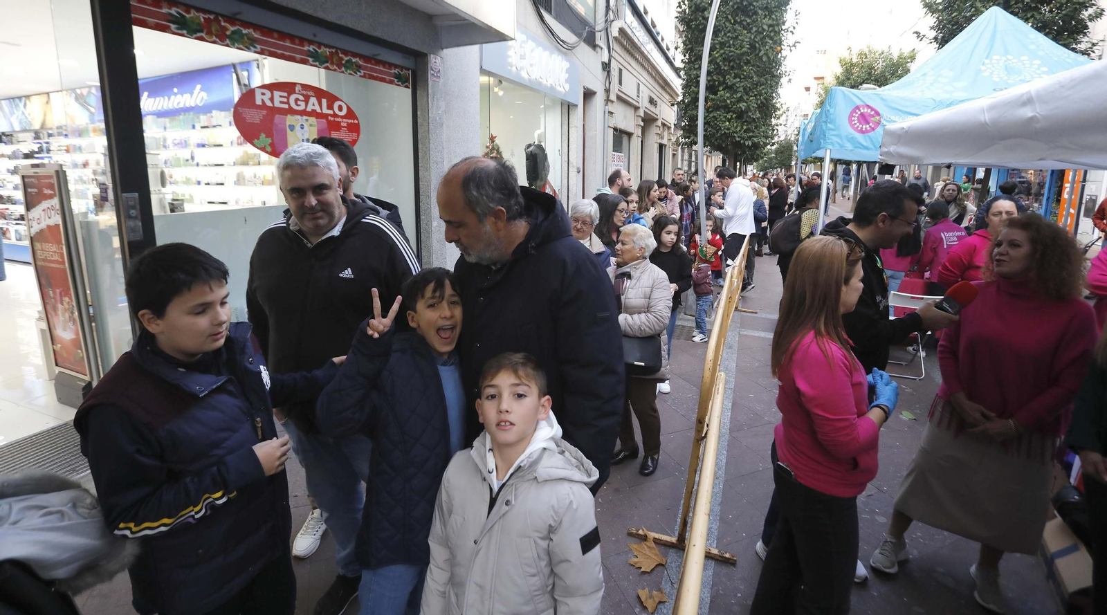Fotos del roscón de Reyes solidario de Apymeal en Algeciras