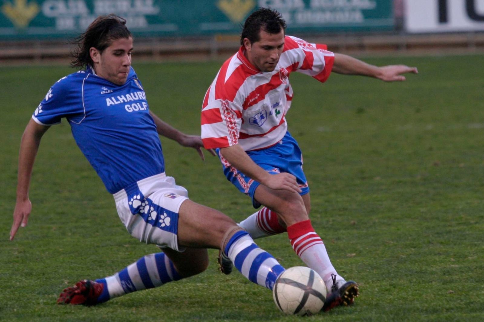 Nene con la camiseta del Granada CF