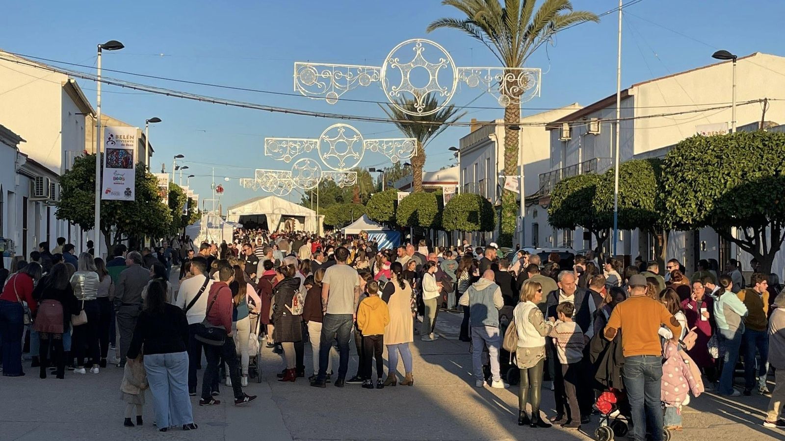Aglomeraciones de personas para visitar los últimos días el Belén viviente