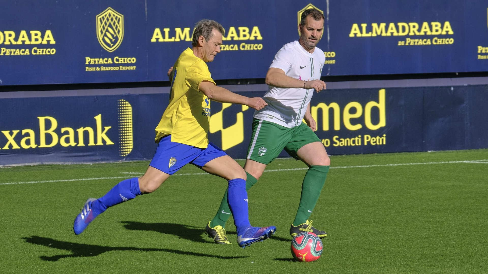 Partido de fútbol a beneficio de la Asociación de Reyes Magos en Carranza