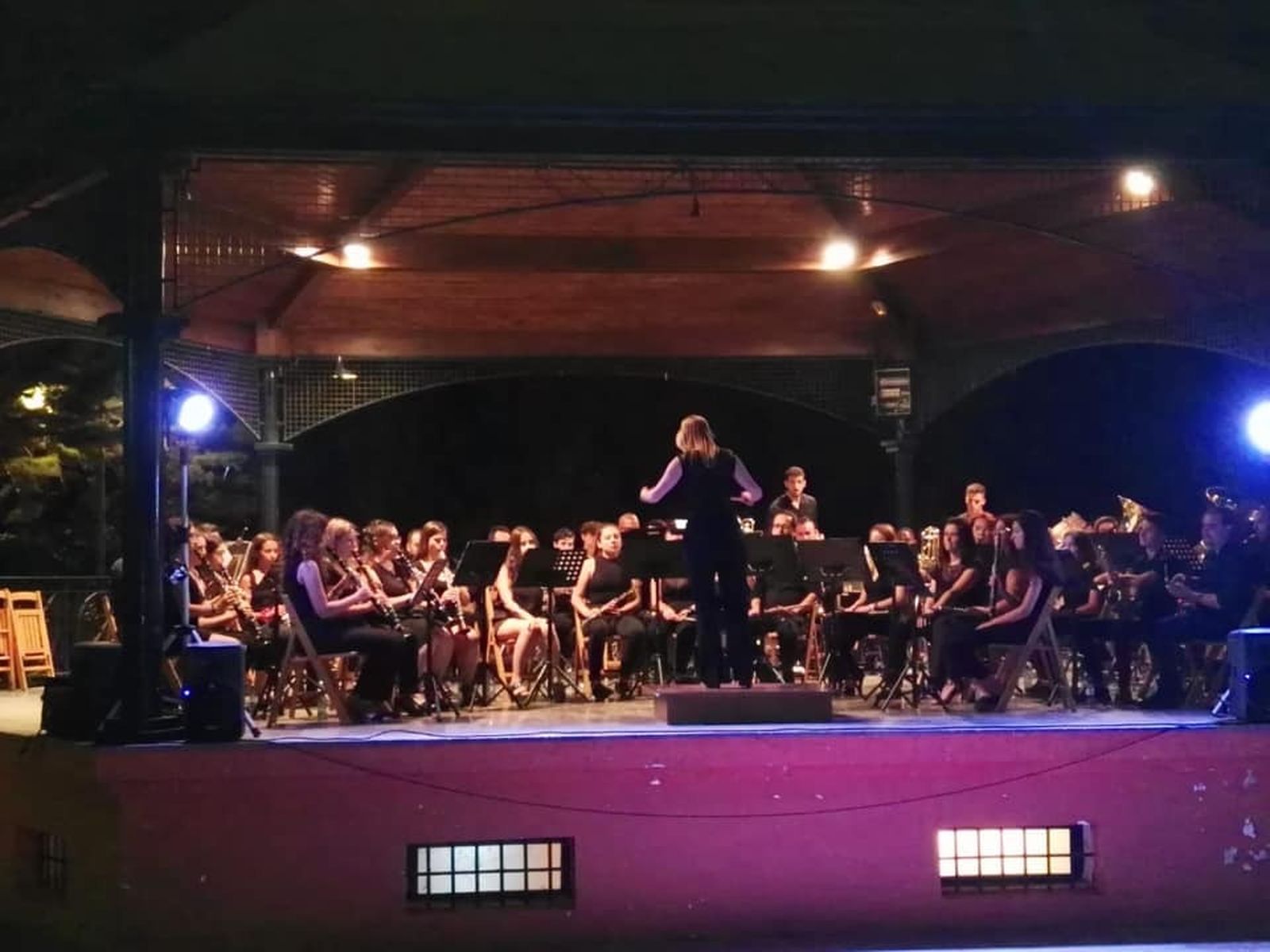 Actuación musical en el Templete de la Música del Parque de la Encina