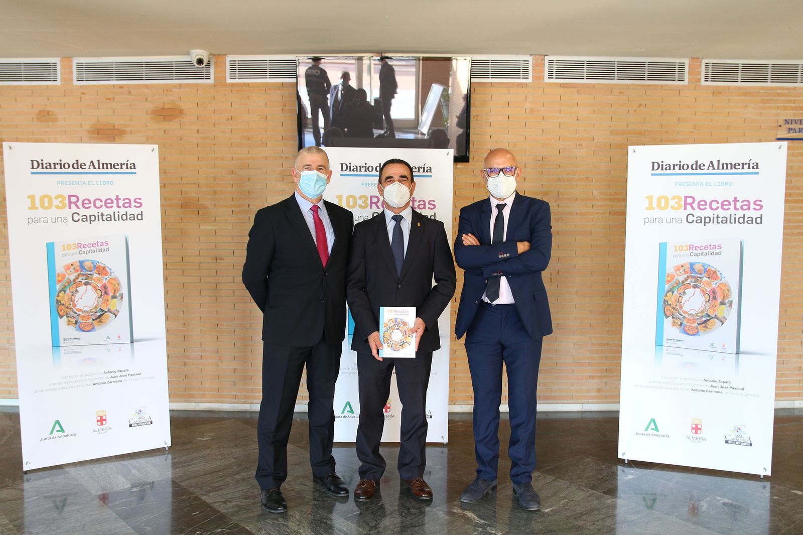 Fotogalería presentación libro '103 Recetas para una Capitalidad'. Almería