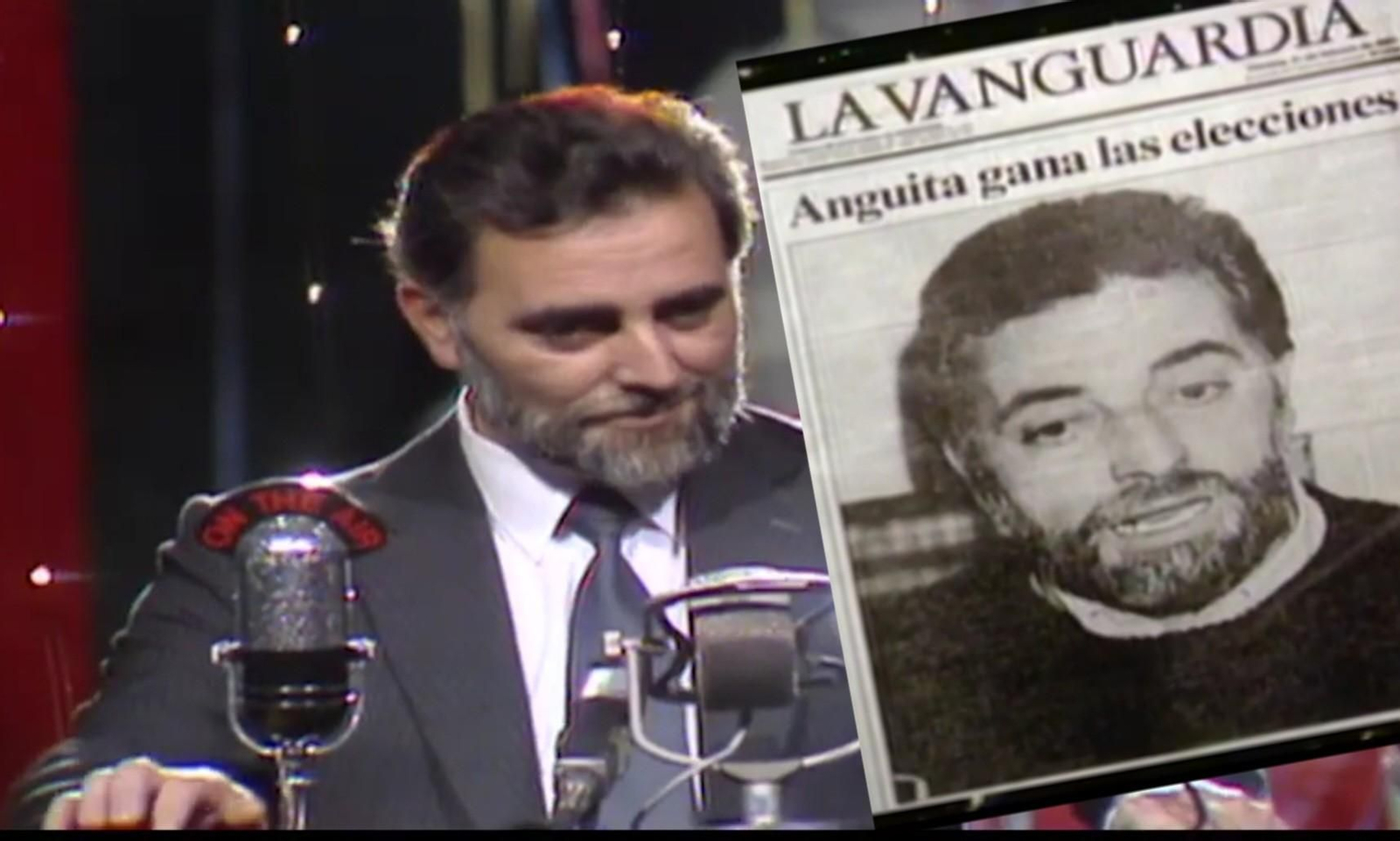 Julio Anguita en 'Tariro Tariro' con la imaginaria portada de 'La Vanguardia' de su victoria electoral en el futuro año 2001