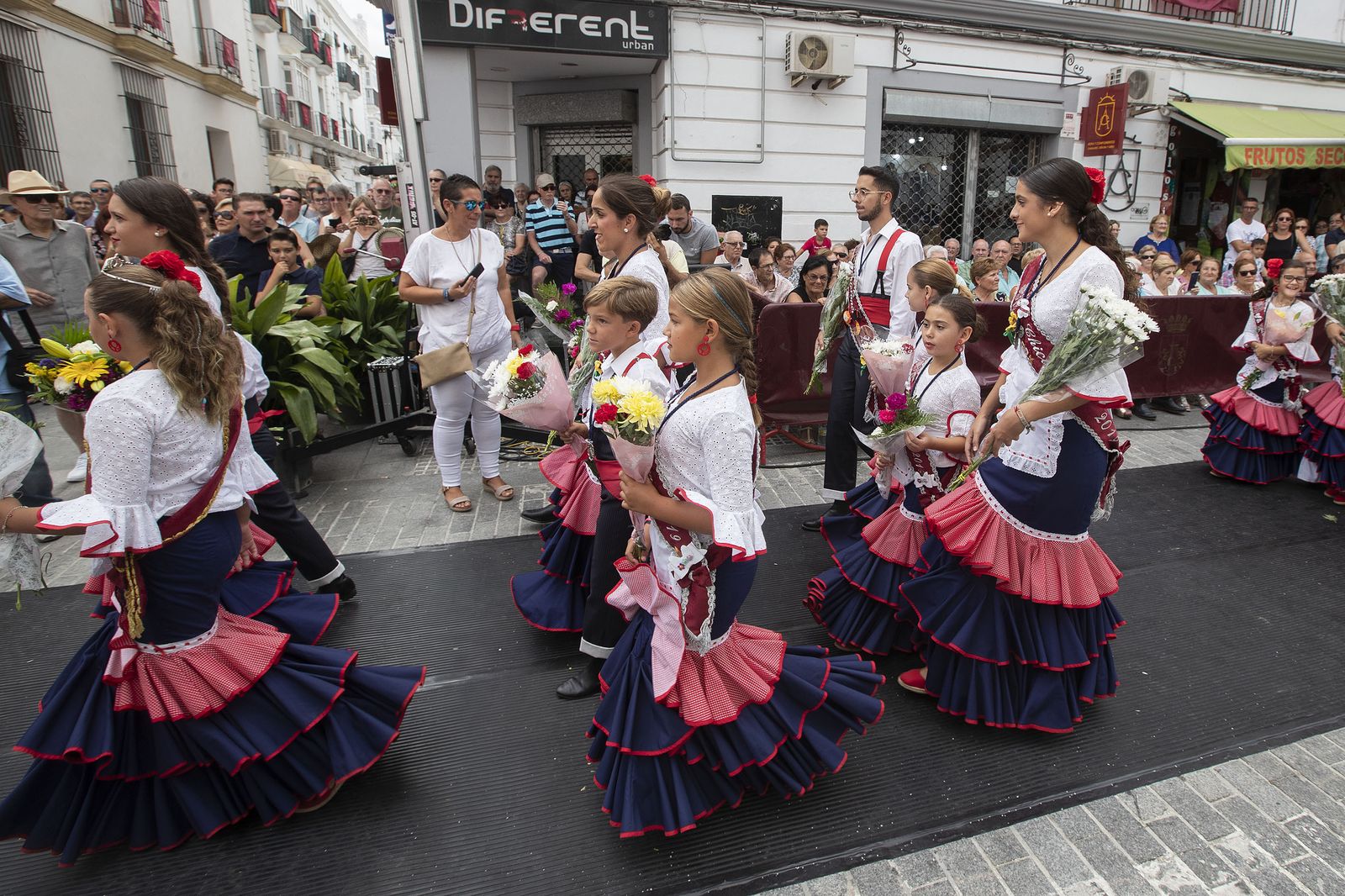 Imágenes de la ofrenda floral a la Patrona