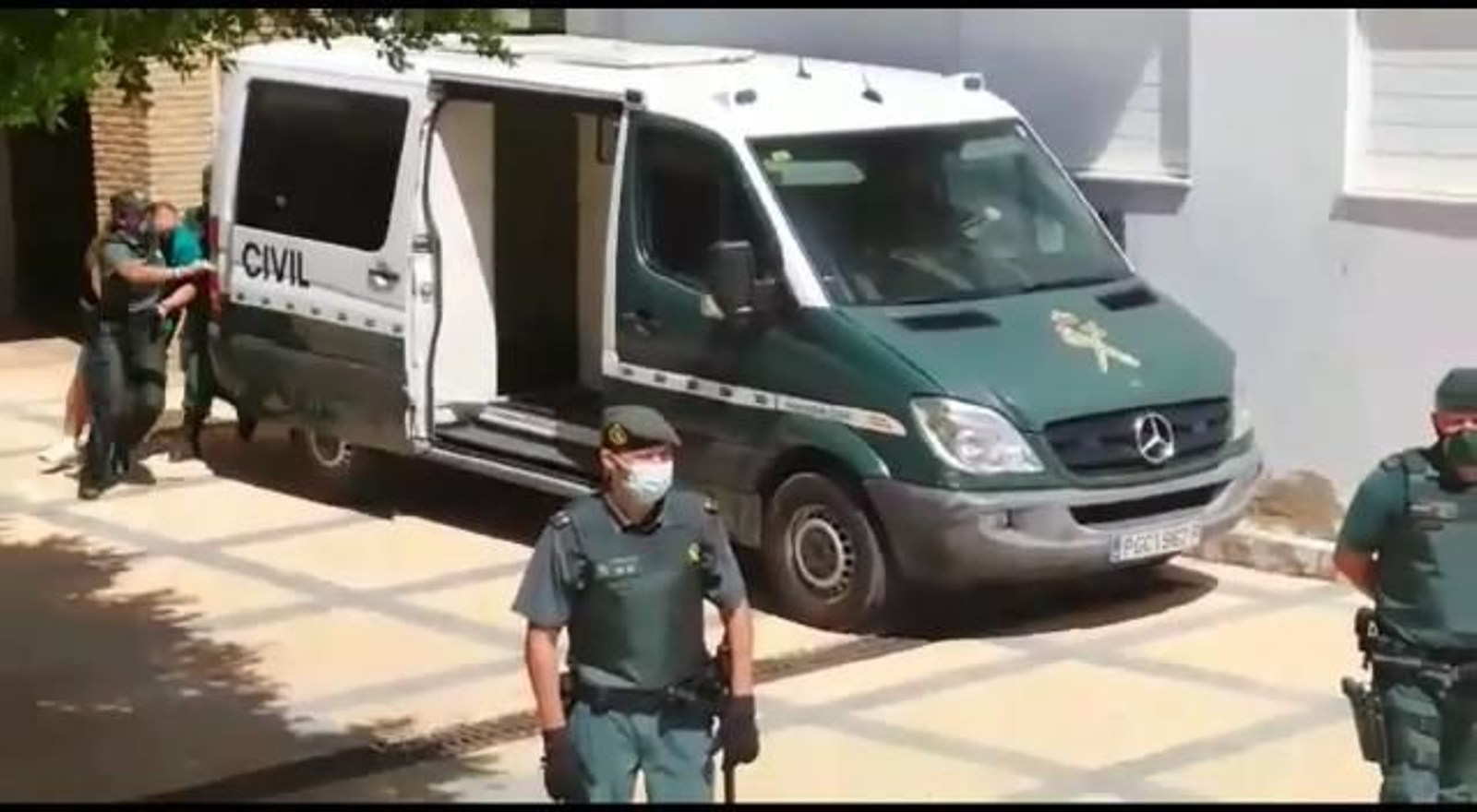Salida de J.A.M.B., investigado por el crimen de Cartaya, de la sede judicial ayamontina el 9 de septiembre./M.G.
