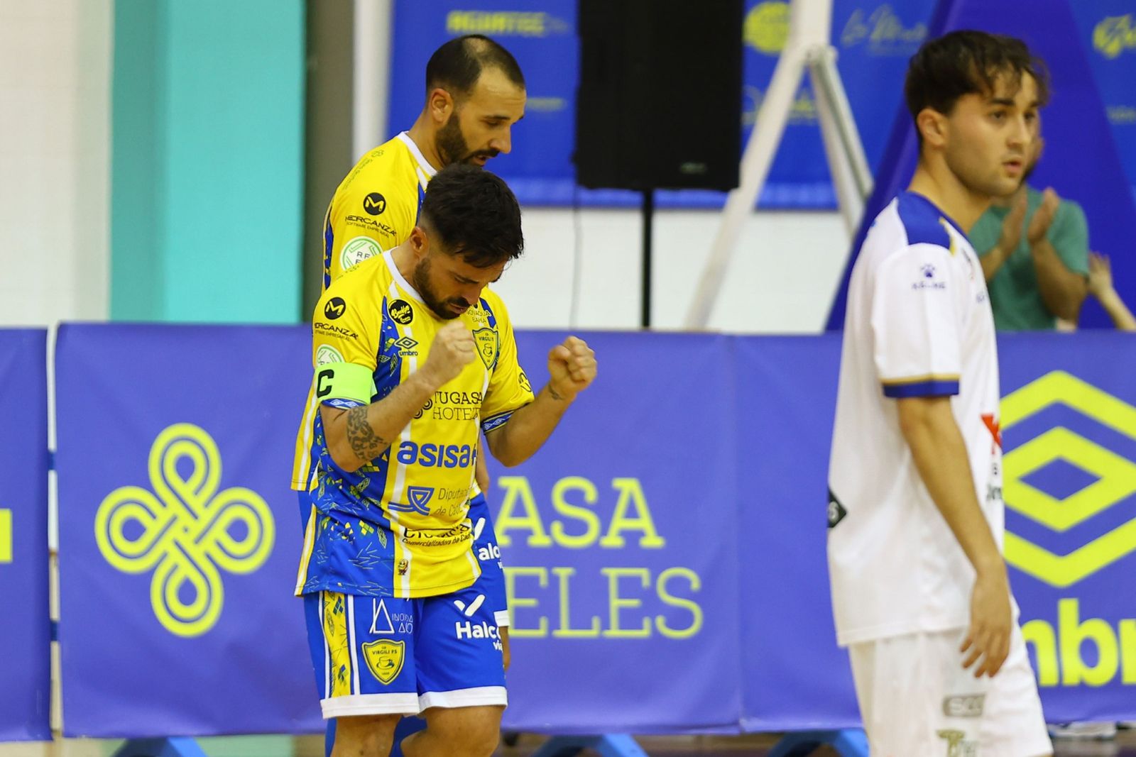 Intensa celebración de uno de los goles.