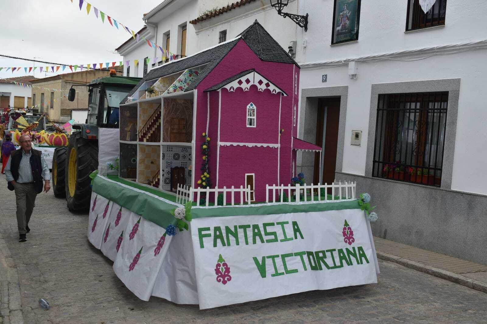 Las originales carrozas de la romería de la Divina Pastora de Villaralto, en imágenes