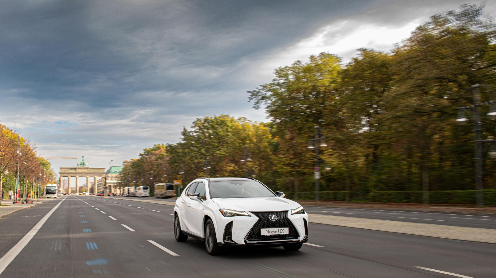 Lexus incorpora al UX 250h el acabado Premium