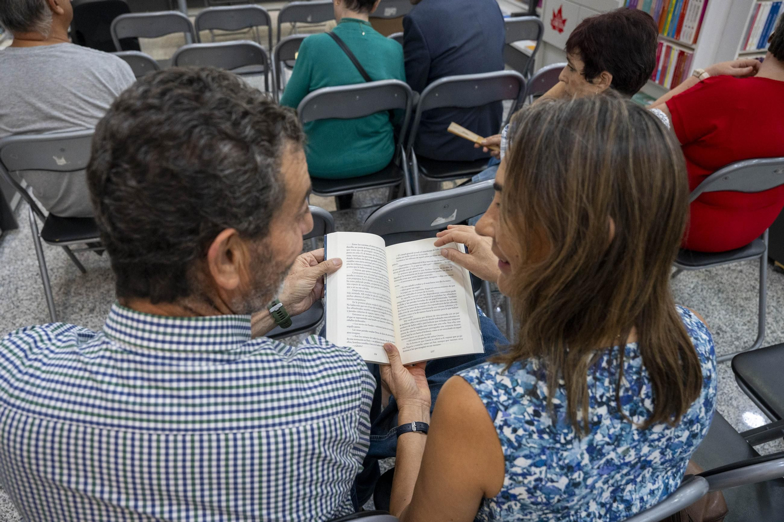La presentación en Almería de la novela escrita por Manuel Hurtado, en imágenes