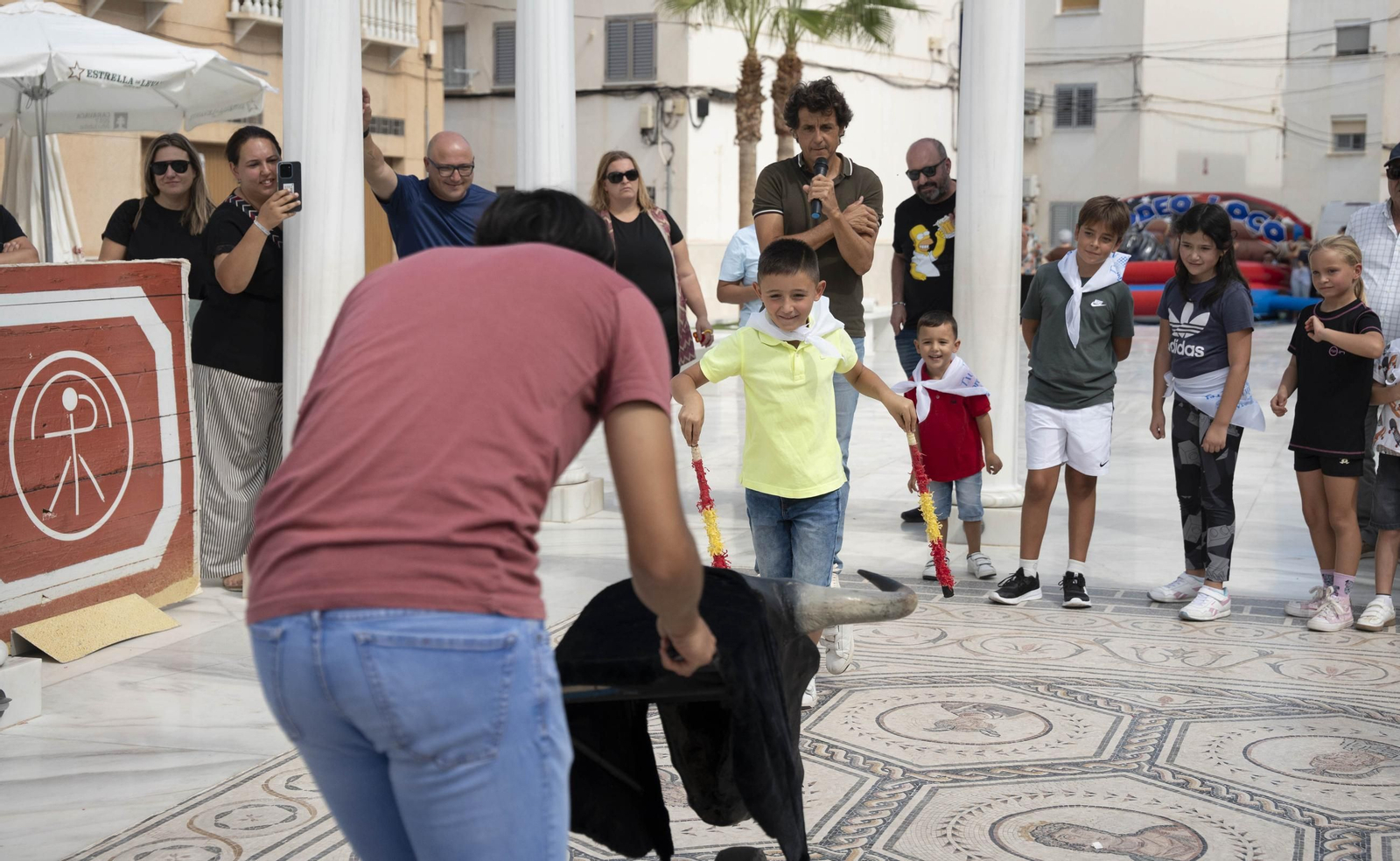 Las imágenes del taller de toros para niños y toro mecánico en Macael