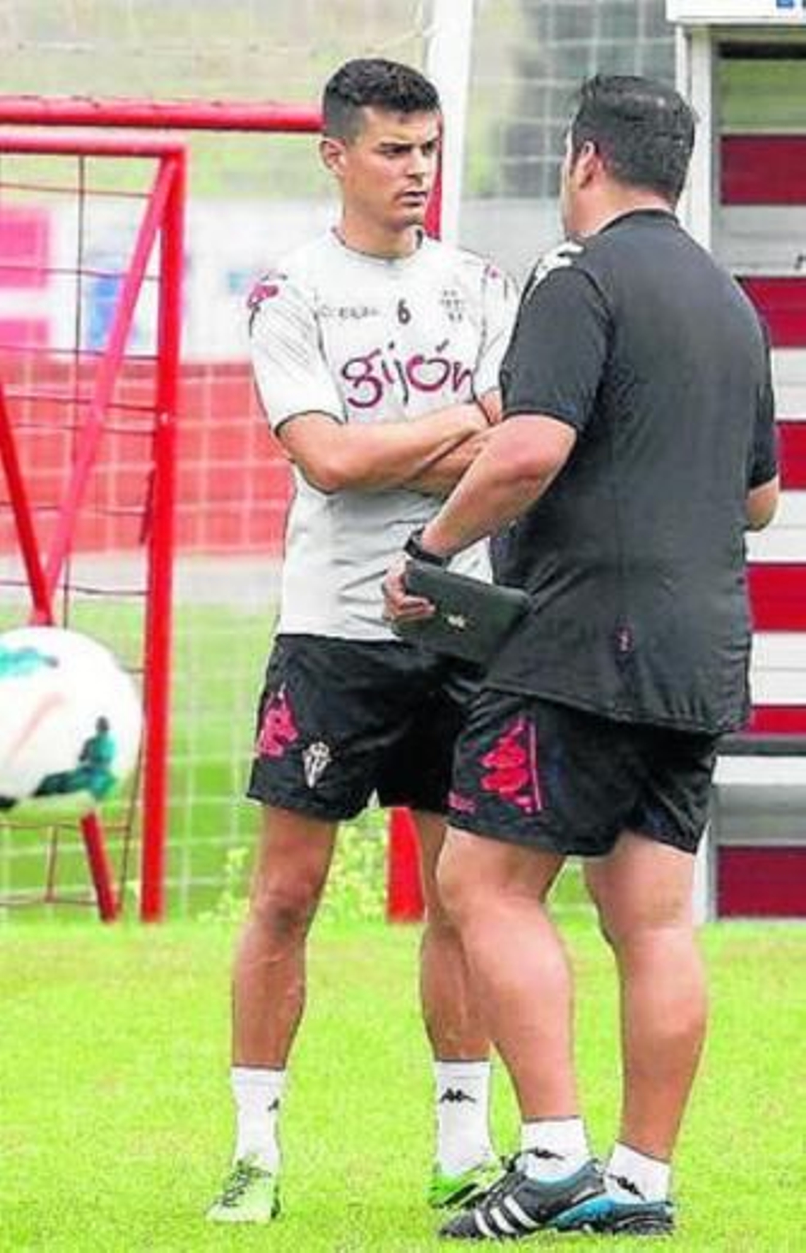 Sergio Álvarez dialoga con José Ramón Sandoval en Mareo.
