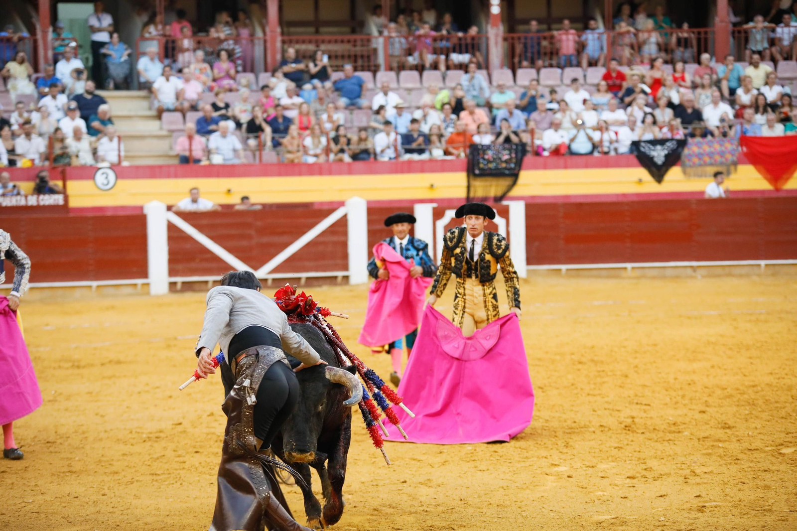 Imágenes de la corrida de toros en Roquetas de Mar