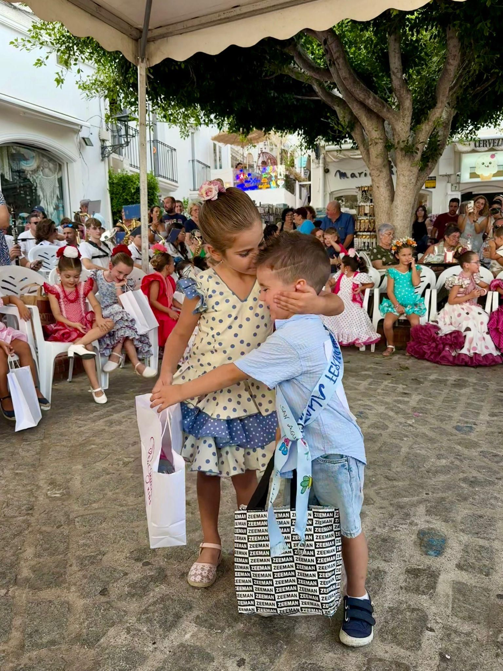 Las mejores imágenes de la Feria del Mediodía y la carrera de cintas infantiles de Mojácar