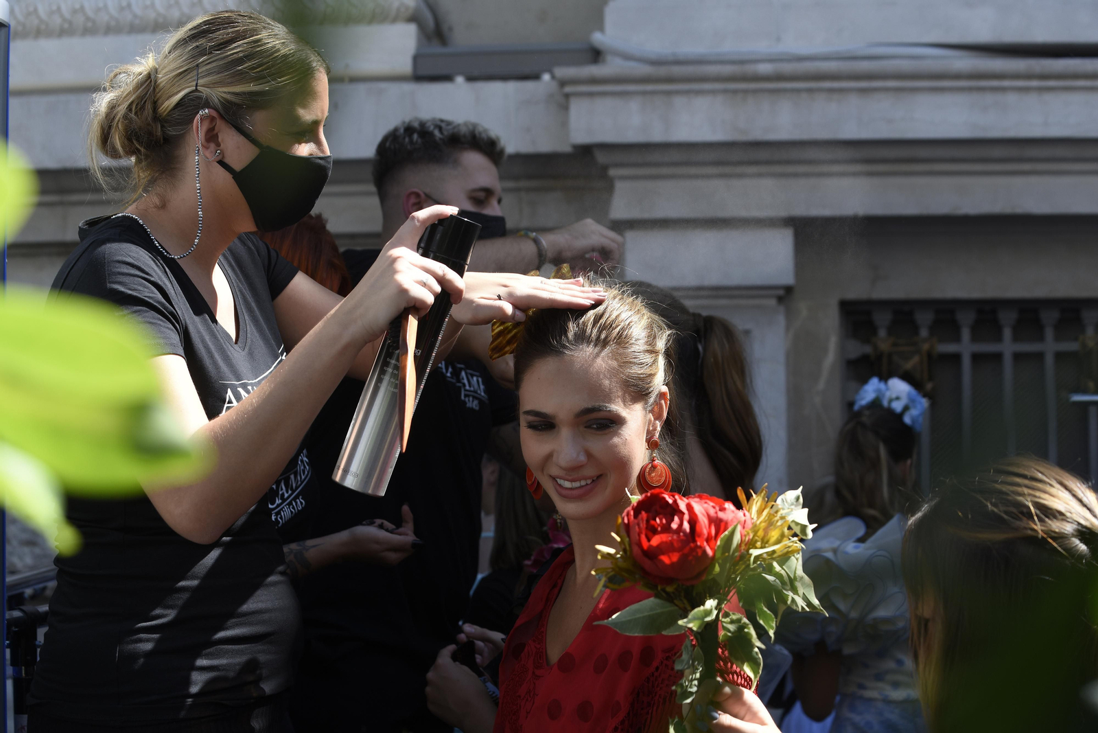El desfile de moda flamenca de la Avenida de la Constitución, en imágenes
