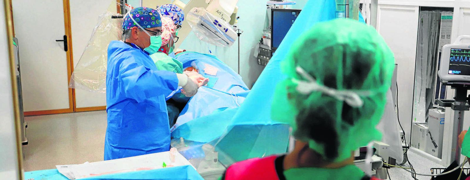 Las intervenciones se realizan en la Unidad de Radiología Vascular Intervencionista del Juan Ramón Jiménez.