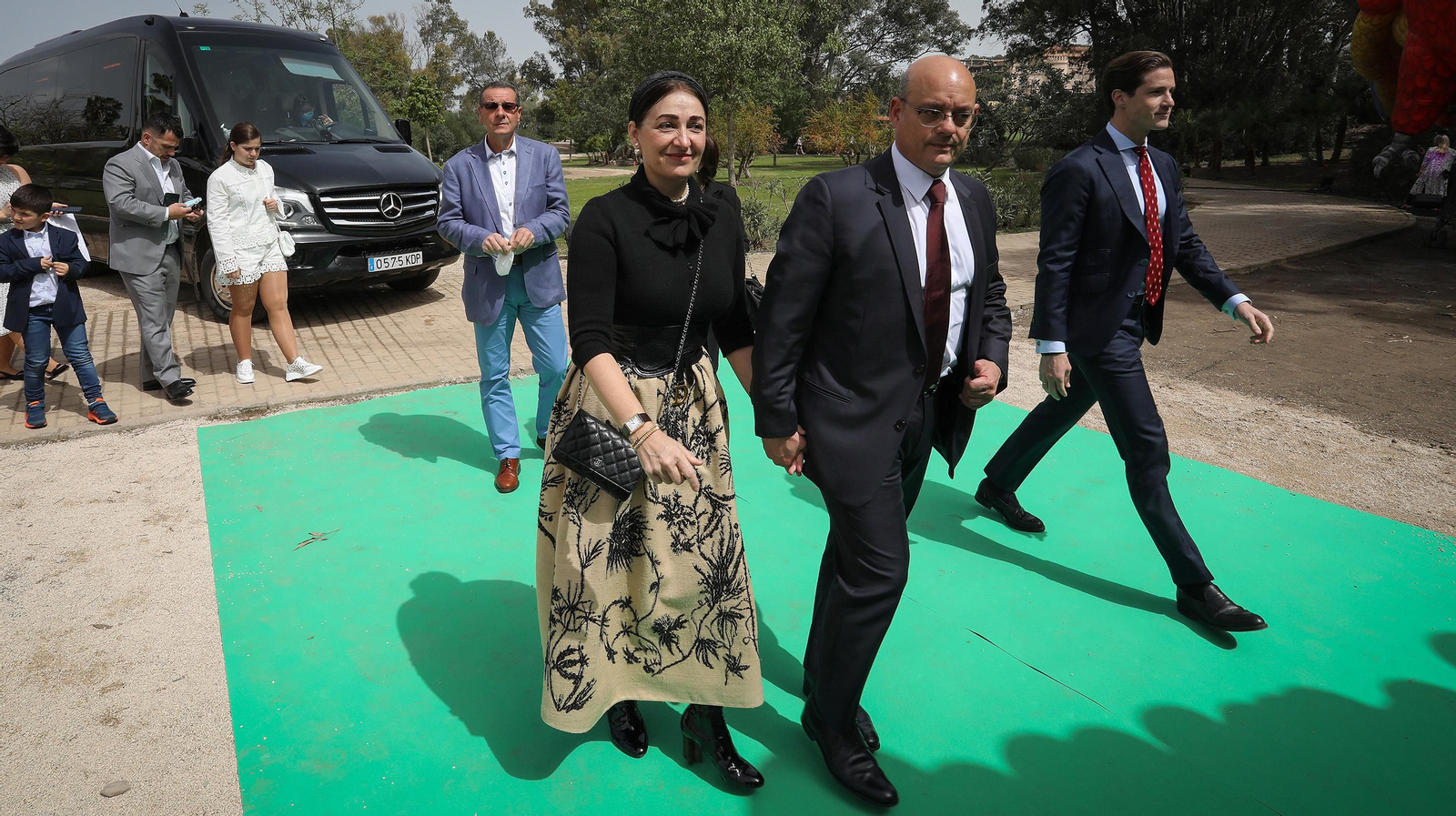 Artistas, políticos y empresarios en el bautizo de los nietos de José Luis López en Jerez
