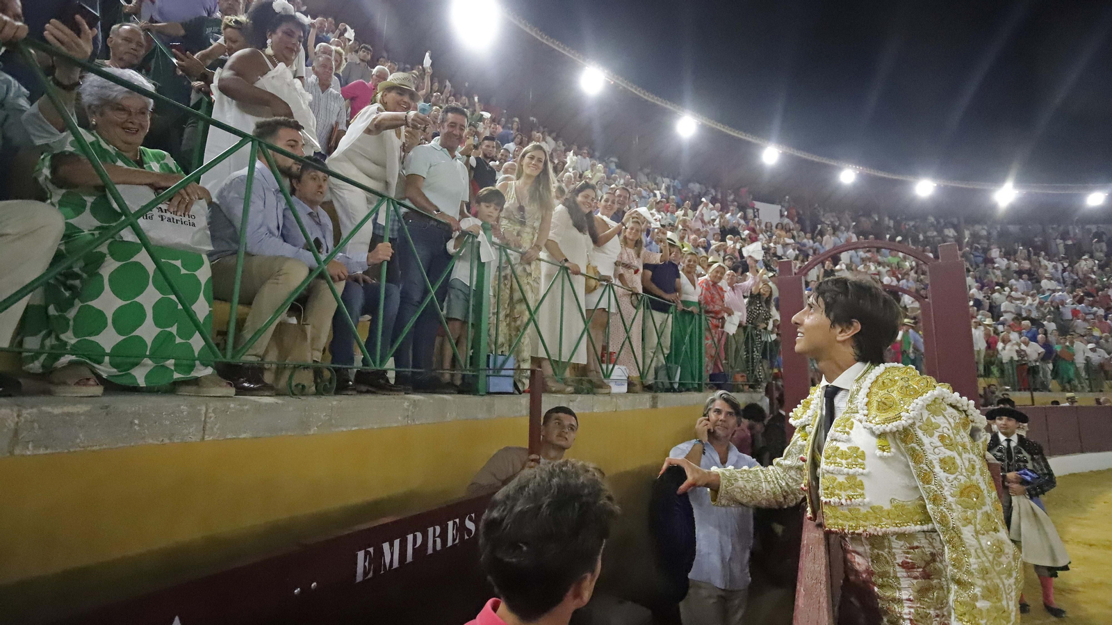 Fotos de la corrida del jueves de la Feria de La Línea: Diego Ventura, José María Manzanares y Roca Rey