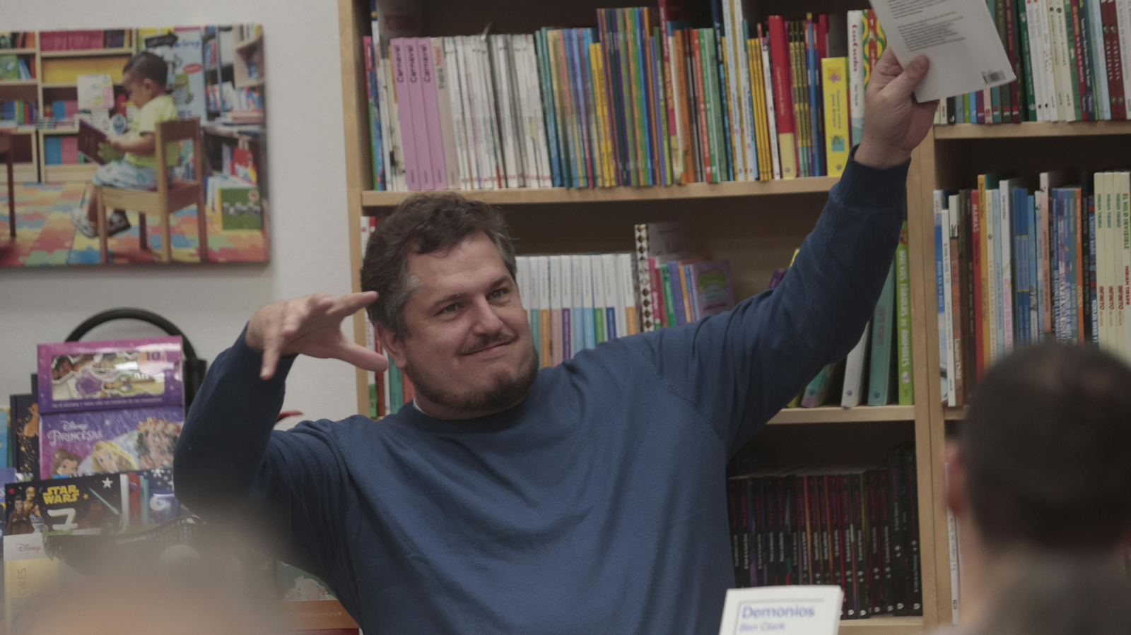 Presentación del poemario "Demonios" de Ben Clark