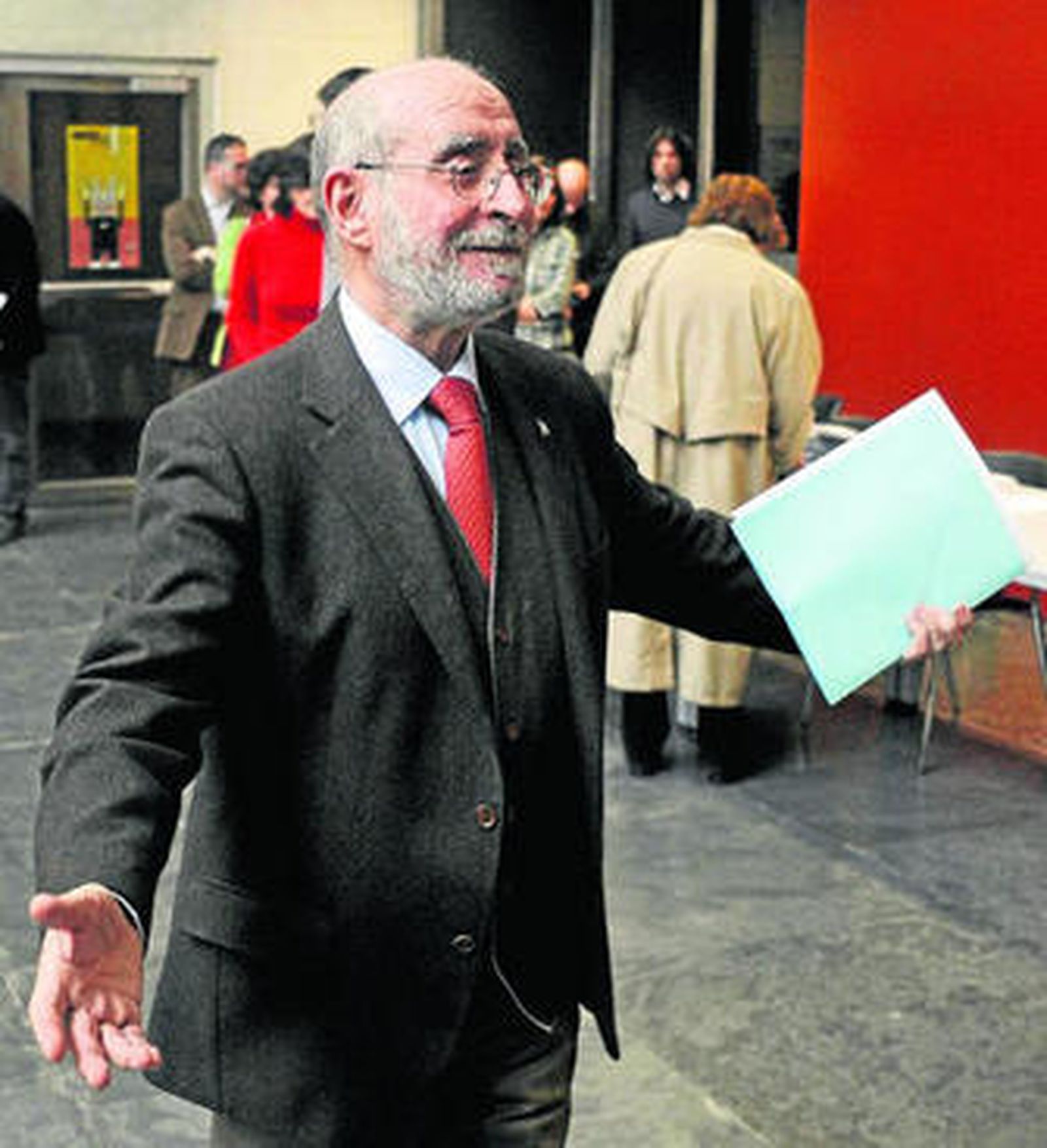 Román de la Calle, ayer tras dar a conocer la decisión de dimitir.