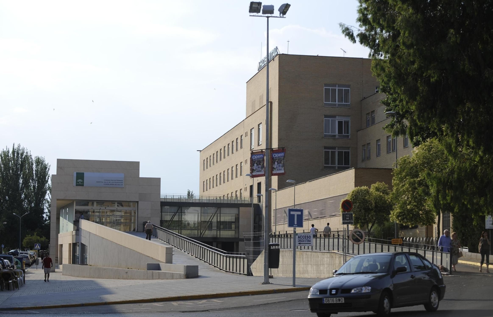 Entrada principal al Hospital Comarcal de Los Pedroches.