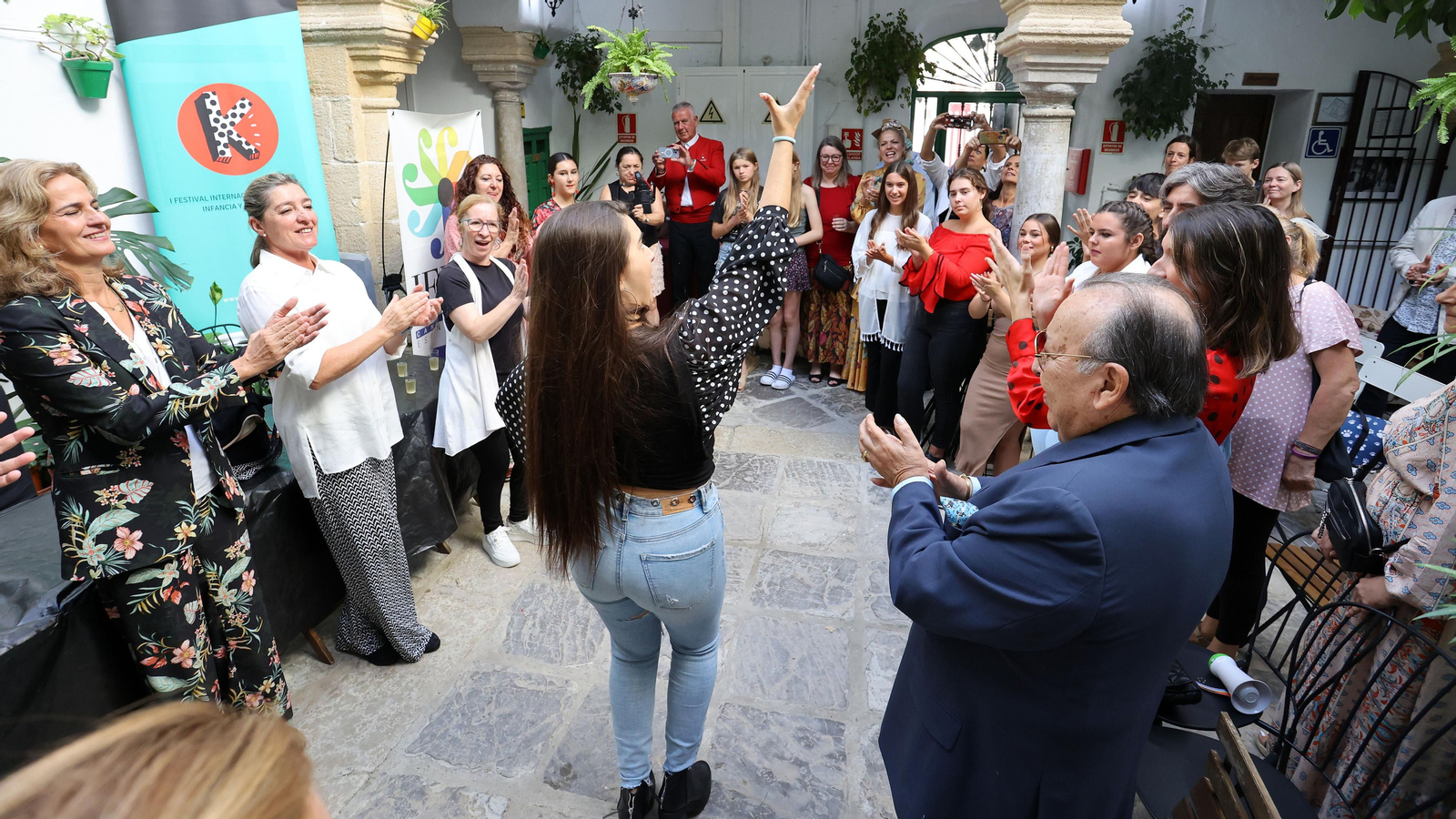 Presentación de Amistades sin fronteras, de Kriatura Jerez
