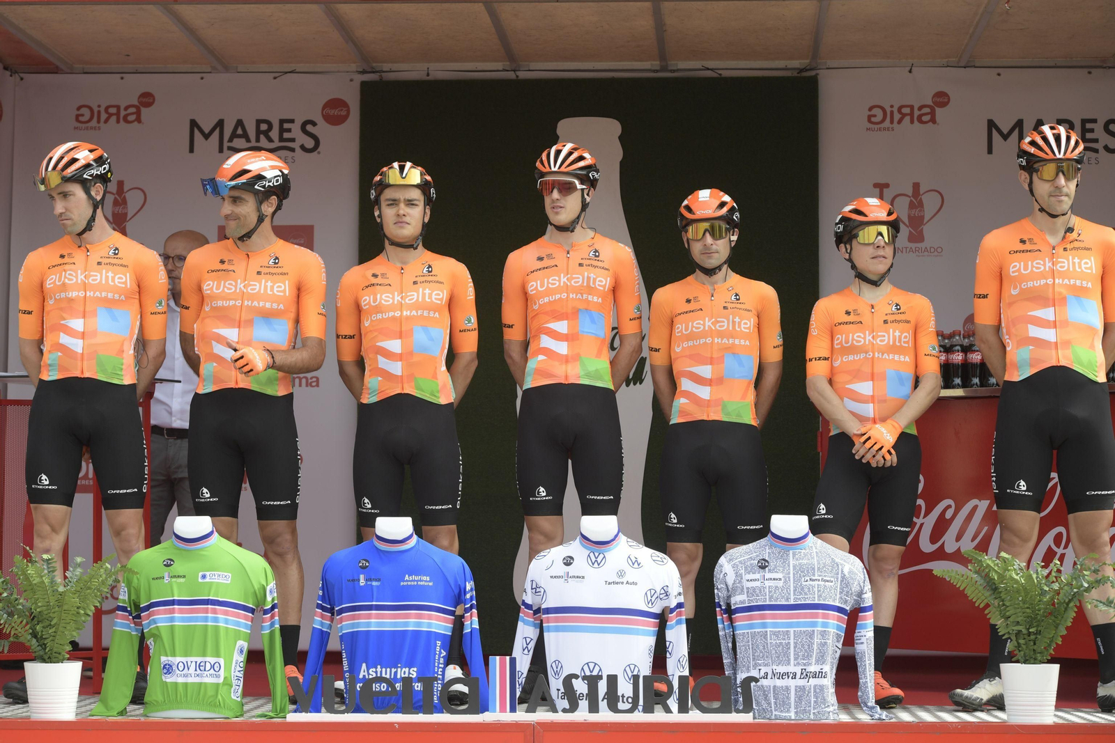 El equipo Euskaltel, en una presentación.