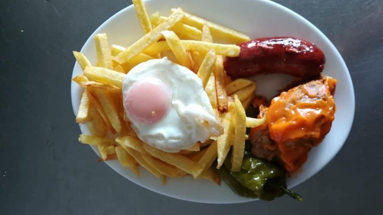 Un plato de los Montes de El Boticario. Un plato de los Montes de El Boticario.